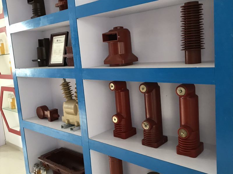 Resina epoxi ignífugo para aislamiento eléctrico de 10-1100KV con alta temperatura (70-125°C) y proceso de fundición y APG