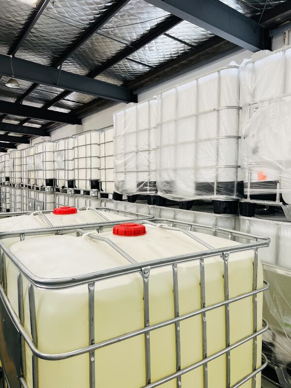 Epoxi de buena resistencia al agua a temperatura ambiente con curado de 24 horas y baja flexibilidad para aplicaciones industriales