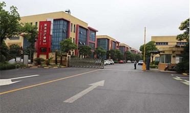 Resistencia a la escisión Resina epoxi Hardenador líquido claro para transformadores de tipo seco 4